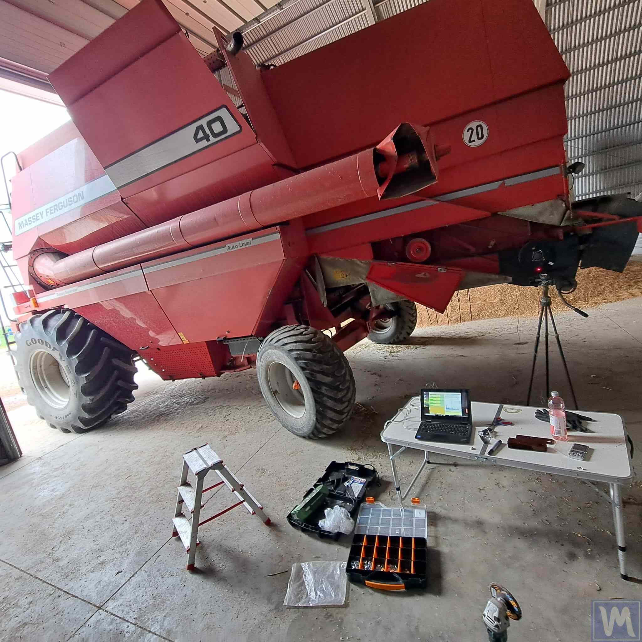 Massey Ferguson -leikkuupuimurin roottorin tasapainotus paikan päällä Vibromera-laitteistolla