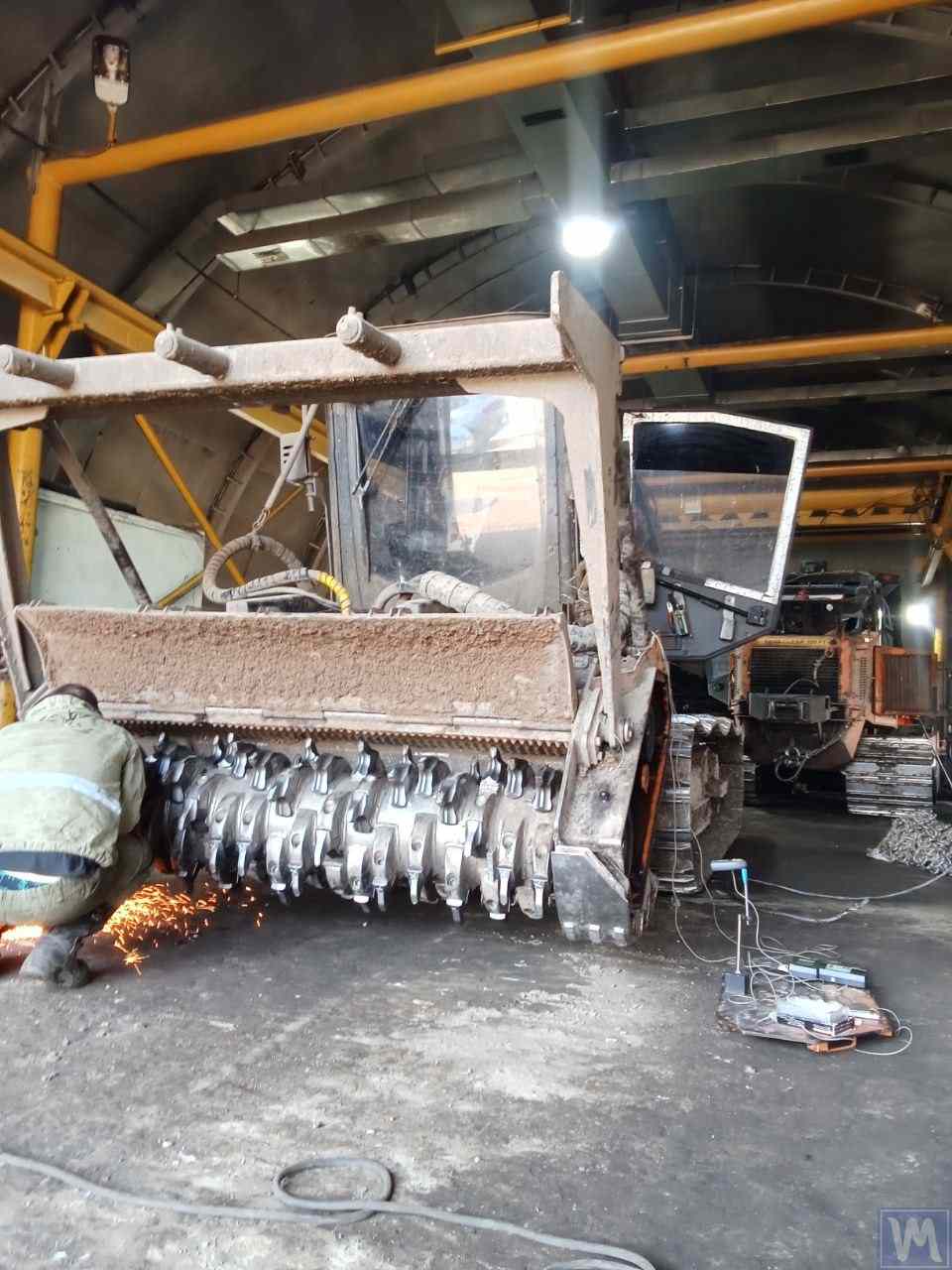 Kolikkokokeilu onnistuneen tasapainotuksen jälkeen – kolikko pysyy pystyssä